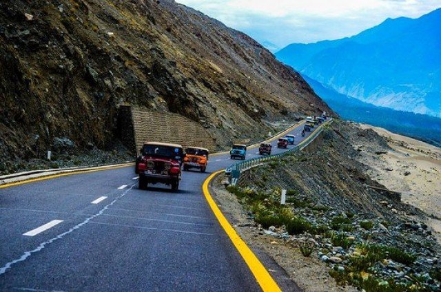 غیر معیاری کام پر متعلقہ آفیسر اور ٹھیکیدار کے خلاف کارروائی ہوگی،سیکرٹری تعمیرات