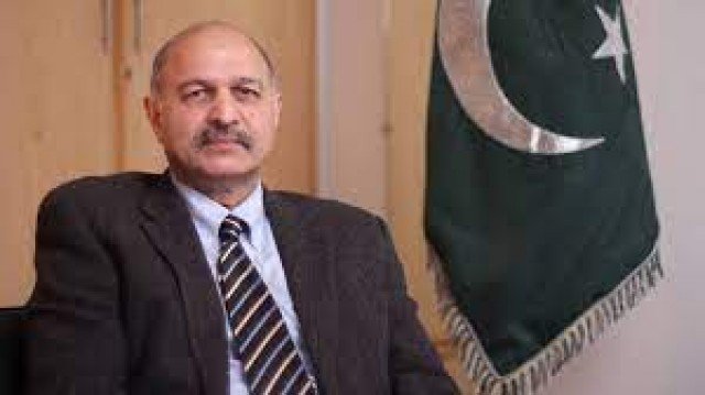 پاکستانی حکومت کو ٹرمپ کے ساتھ مسئلہ کشمیر پر ثالثی کا معاملہ اٹھانا چاہیے ،مشاہد حسین