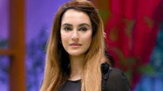 اداکارہ نادیہ حسین نے ویڈیو بیان پر ایف آئی اے افسر سے معافی مانگ لی