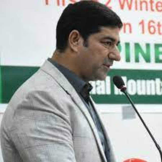 ہم آزاد لوگ، کسی پارٹی سے کوئی لینا دینا نہیں، راجہ ناصر
