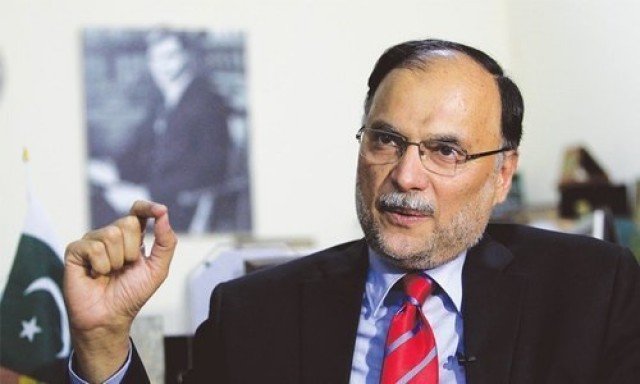 سکھر حیدر آباد موٹروے پر رواں سال کام شروع ہوجائے گا، احسن اقبال