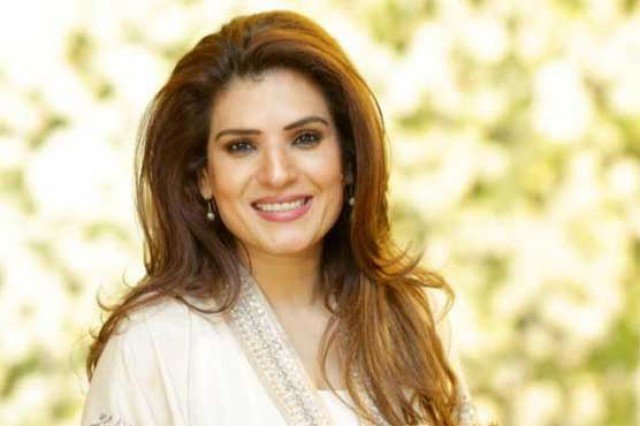 لوگ کہتے ہیں حرام کی کمائی کا لنگر بانٹتی ہوں ، اداکارہ ریشم کا شکوہ