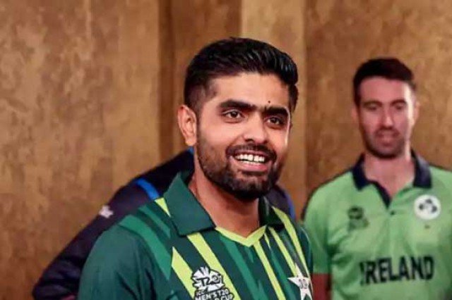 بابر اعظم کنگ نہیں انسان ہیں ،شاداب خان