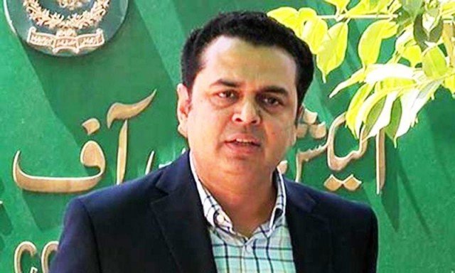 پی ٹی آئی وکلا کی وفاداری کارکنوں کے بجائے مالی مفادات سے جڑی ہے، طلال چودھری