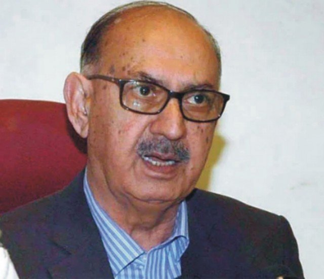 حکومت کو اپوزیشن اتحاد سے کوئی خطرہ نہیں: سینیٹر عرفان صدیقی