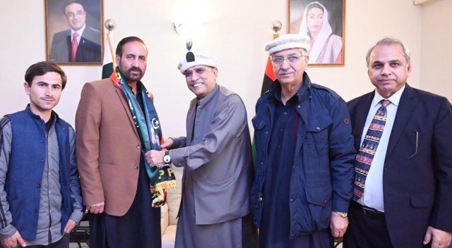 ڈاکٹر زمان پی پی میں شامل، جی بی کے حقوق کا تحفظ کریں گے، زرداری