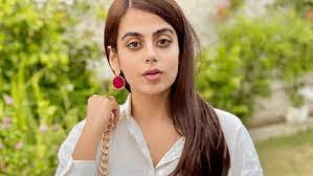 یشما گل کو سردیوں میں مختصر لباس پہننے پر تنقید کا سامنا