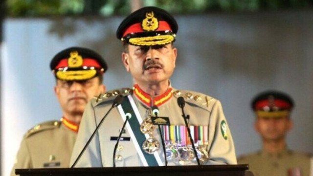 پاک فوج دہشتگردی کیخلاف سیسہ پلائی دیوار، عوام کی حفاظت یقینی بنائیں گے: آرمی چیف