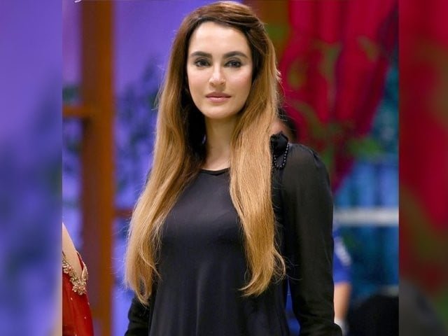 دبئی میں بھی پاکستانی مرد خواتین کو تاڑتے رہتے ہیں، نادیہ حسین