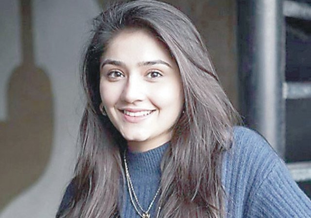 درفشاں سلیم کی مسکراہٹ کے سرحد پار بھی چرچے