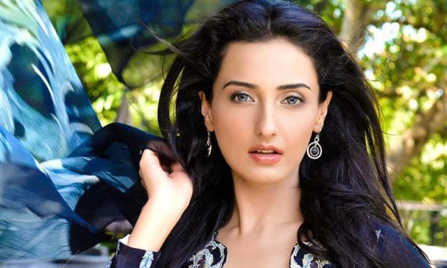 مومل شیخ نے شوبز میں سب سے قریبی دوست کا نام بتادیا