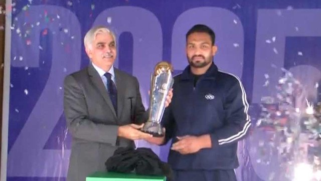 چیمپئنز ٹرافی کا یونیورسٹی آف سنٹرل پنجاب پہنچنے پر شاندار استقبال
