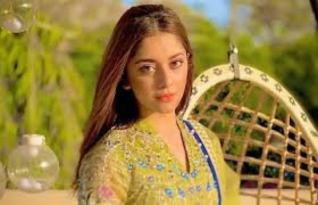 علیزے شاہ کو آخر ہو کیا گیا ہے؟اداکارہ کا حالیہ لک بھی شدید تنقید کی زد میں