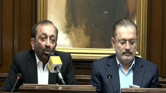 حکومت ڈمپرزحادثات کے خلاف کمیشن بنائے: فاروق ستار